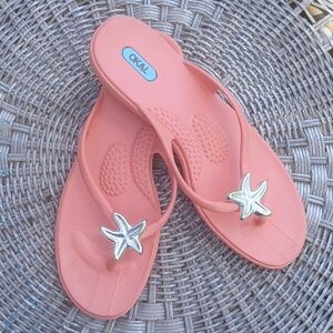 OKA b "Livie" Coral Pink Flip Flops in Size L (10-11)